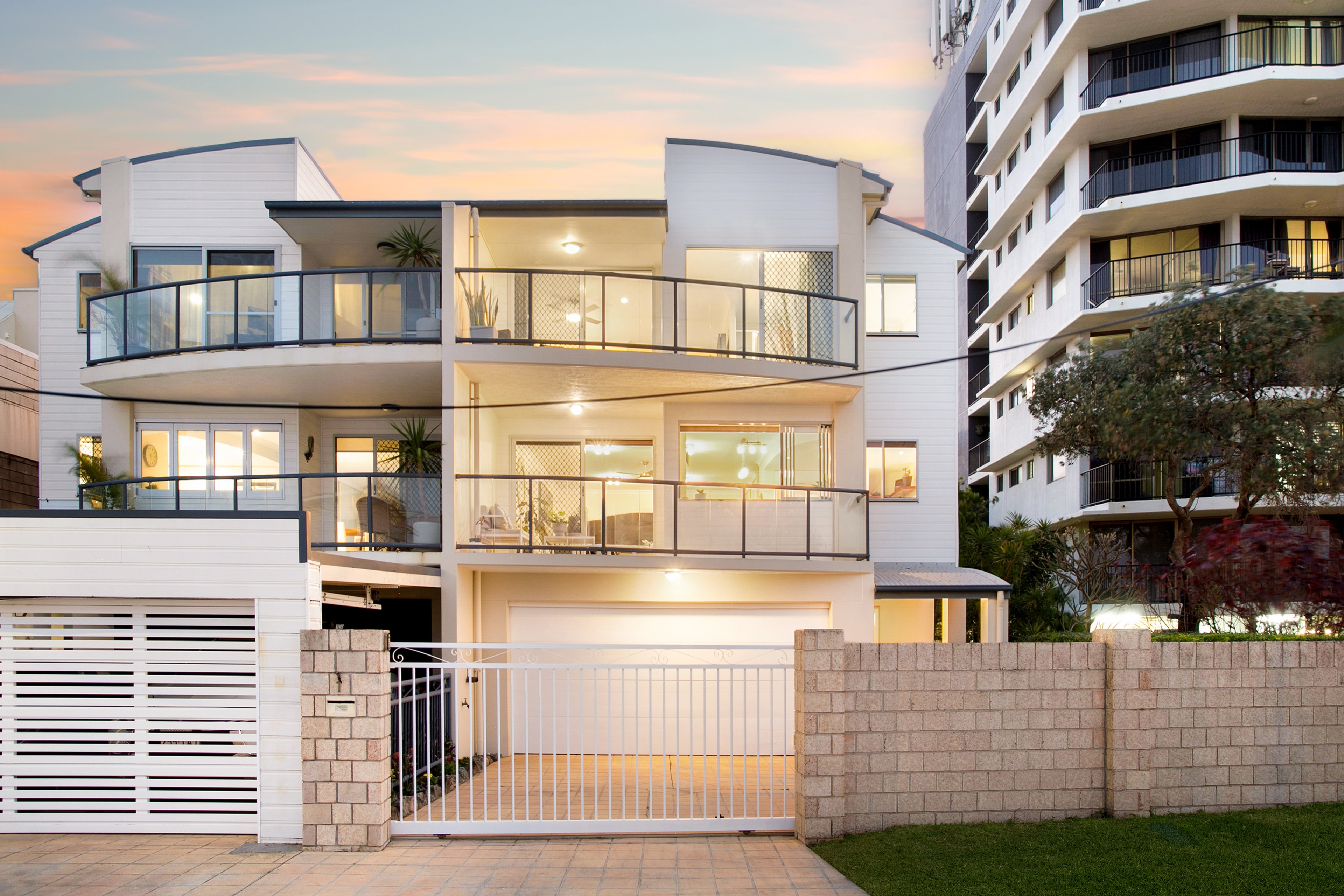 Semi/Duplex at 1/102 Jefferson Lane, Palm Beach QLD